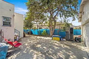 1637 W 37th St, Los Angeles, CA 90018 - Photo 32