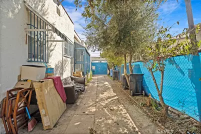 1637 W 37th Street, Los Angeles, CA 90018 - Photo 36