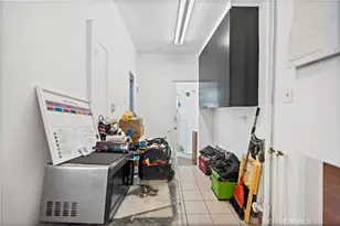 1637 W 37th St, Los Angeles, CA 90018 - Photo 14