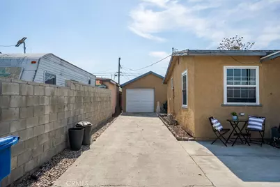 672 E 112th Street, Los Angeles, CA 90059 - Photo 26