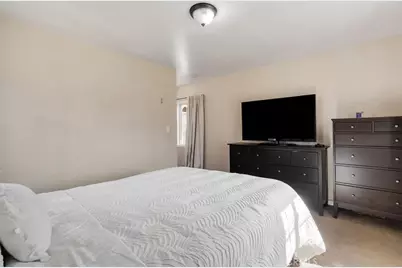 672 E 112th Street, Los Angeles, CA 90059 - Photo 16