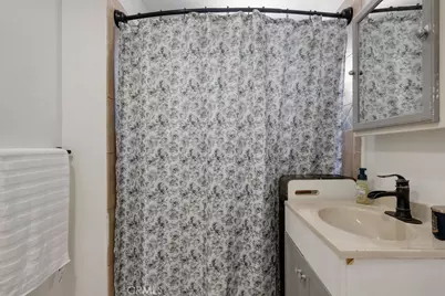 672 E 112th Street, Los Angeles, CA 90059 - Photo 18