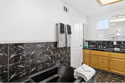 3807 Floresta, View Park, CA 90043 - Photo 32