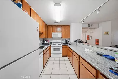 7640 Oso #318, Winnetka, CA 91306 - Photo 12