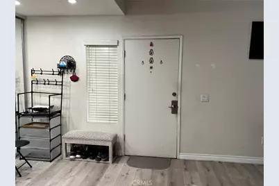 18350 Hatteras St #202, Tarzana, CA 91356 - Photo 2