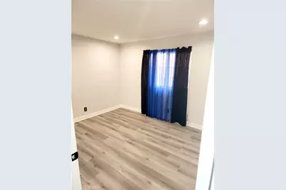 323 W 47th, Los Angeles, CA 90037 - Photo 8