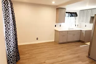 323 W 47th, Los Angeles, CA 90037 - Photo 6