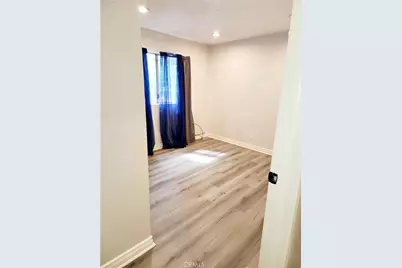 323 W 47th, Los Angeles, CA 90037 - Photo 10