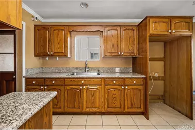 9933 San Anselmo, South Gate, CA 90280 - Photo 8