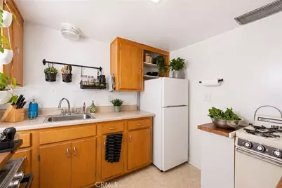 44 N Berkeley Avenue, Pasadena, CA 91107 - Photo 10