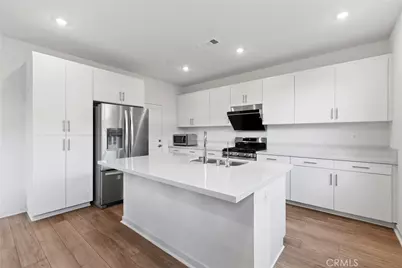 15946 Caterpillar, Fontana, CA 92336 - Photo 4