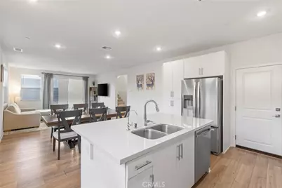 15946 Caterpillar, Fontana, CA 92336 - Photo 6