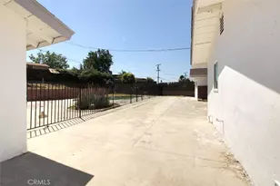 2425 Castle Dr, Bakersfield, CA 93306 - Photo 30
