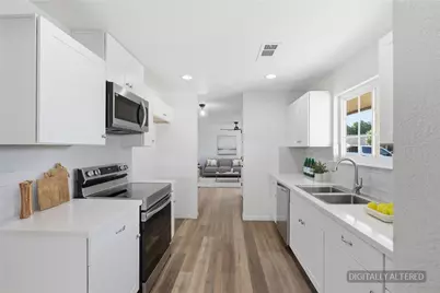 931 Orangewood Court, Lemoore, CA 93245 - Photo 4