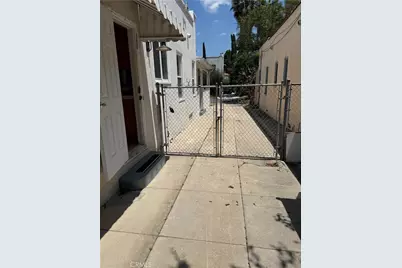 933 S Mullen Avenue, Los Angeles, CA 90019 - Photo 42
