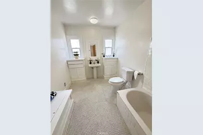 933 S Mullen Avenue, Los Angeles, CA 90019 - Photo 28