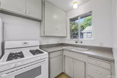 56 N Parkwood, Pasadena, CA 91107 - Photo 10