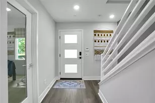 5262 N Bainbridge Pl, Valley Village, CA 91607 - Photo 4