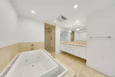 10520 Wilshire Blvd #902, Los Angeles, CA 90024 - Photo 18