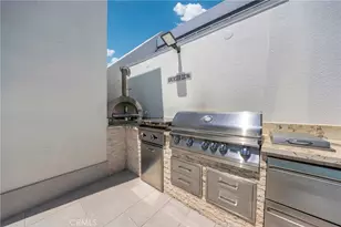 10520 Wilshire Blvd, Los Angeles, CA 90024 - Photo 28