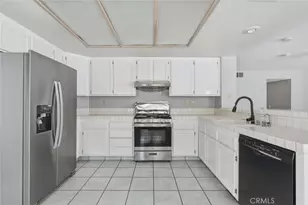 44501 Sandhurst Ln, Lancaster, CA 93536 - Photo 16