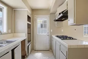28234 Enderly St, Canyon Country, CA 91351 - Photo 6