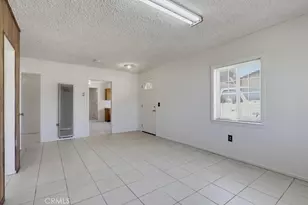 21802 Elaine, Hawaiian Gardens, CA 90716 - Photo 4