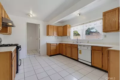 21802 Elaine, Hawaiian Gardens, CA 90716 - Photo 6