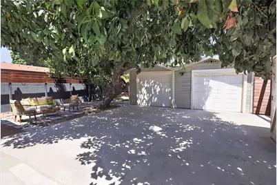 4904 S Van Ness Avenue, Los Angeles, CA 90062 - Photo 18