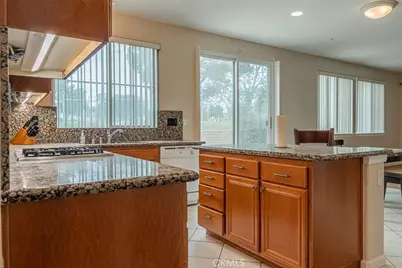 16386 Los Coyotes, Fontana, CA 92336 - Photo 8