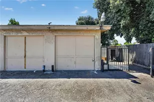 805 E 8th St, Pomona, CA 91766 - Photo 28