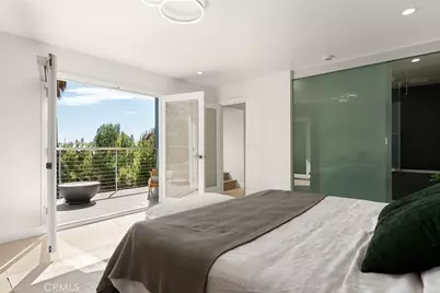 5675 Spreading Oak Dr, Los Angeles, CA 90068 - Photo 14