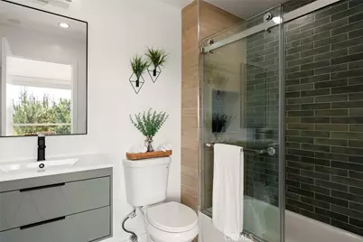 5675 Spreading Oak Dr, Los Angeles, CA 90068 - Photo 10