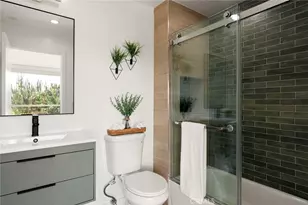 5675 Spreading Oak Dr, Los Angeles, CA 90068 - Photo 10