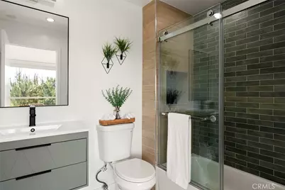 5675 Spreading Oak Dr, Los Angeles, CA 90068 - Photo 18
