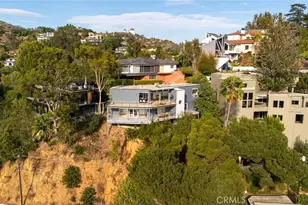 5675 Spreading Oak Dr, Los Angeles, CA 90068 - Photo 32