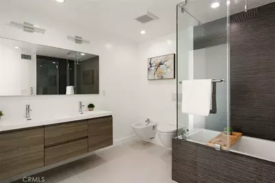 5675 Spreading Oak Dr, Los Angeles, CA 90068 - Photo 16