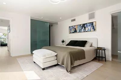 5675 Spreading Oak Dr, Los Angeles, CA 90068 - Photo 12