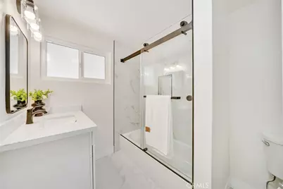 2211 1/8  Casitas Avenue, Altadena, CA 91001 - Photo 6