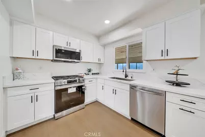 2211 1/8  Casitas Avenue, Altadena, CA 91001 - Photo 4