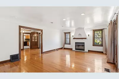 439 S Grand Oaks Ave, Pasadena, CA 91107 - Photo 2
