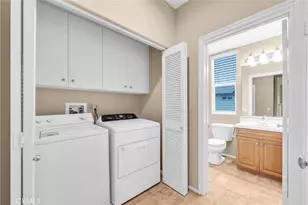 284 Tustin Field Dr, Tustin, CA 92782 - Photo 10