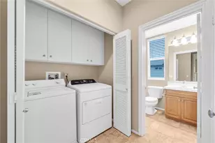 284 Tustin Field Dr, Tustin, CA 92782 - Photo 8