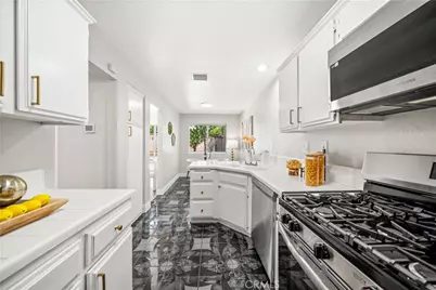 317 Somerset Court, Azusa, CA 91702 - Photo 18