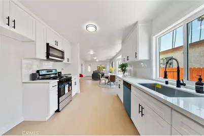 1132 W 55th Street, Los Angeles, CA 90037 - Photo 8