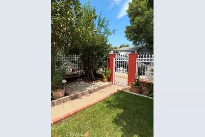 14800 Lanark, Los Angeles, CA 91402 - Photo 1