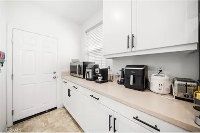 5564 Valencia, Montclair, CA 91762 - Photo 16