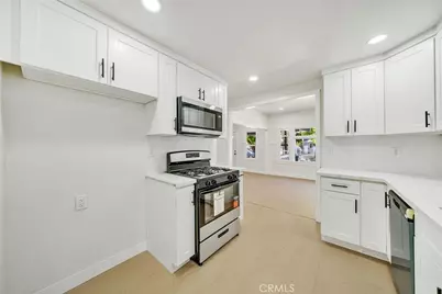 1020 W 70th Street, Los Angeles, CA 90044 - Photo 10