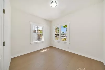 1020 W 70th Street, Los Angeles, CA 90044 - Photo 18