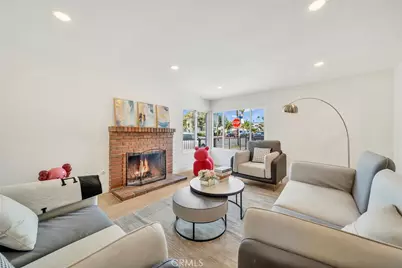 595 W 13th Street, San Pedro, CA 90731 - Photo 2